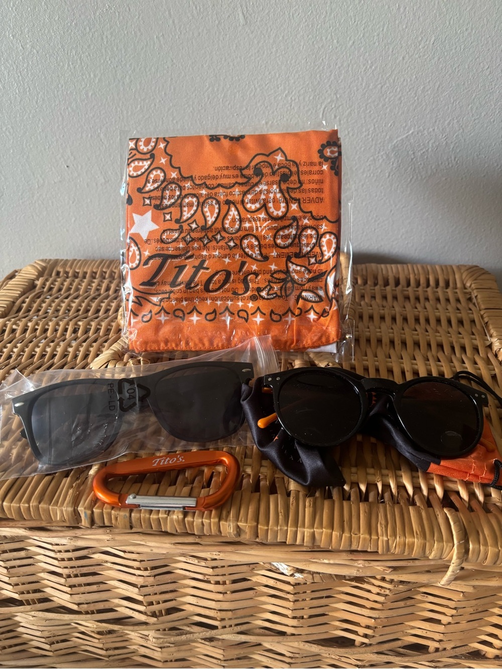 Tito's Orange Bandana & sunglasses Accessories Set with Orange clip